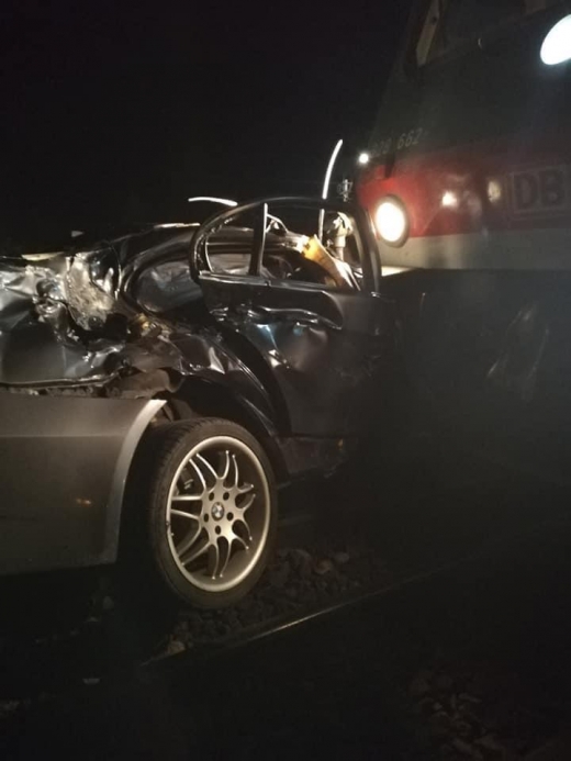 Un tren a LOVIT o mașină în Jucu. Ce s-a întâmplat?